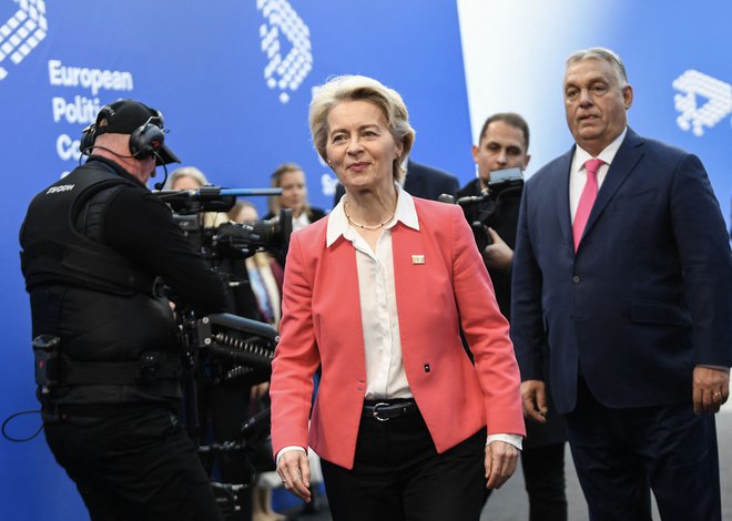 Po ocenah predsednice evropske komisije Ursule von der Leyen bi lahko v EU ruski utekočinjeni zemeljski plin, ki ga uvažamo vse več, nadomestili s cenejšim ameriškim. FOTO: Ferenc Isza/AFP