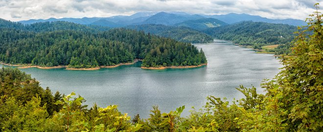 Po drugi svetovni vojni so v bližini Fužin zajezili potoke Ličanko, Lepenico in Koš in nastala so akumulacijska jezera Bajer, Lepenica in Potkoš. FOTO: Shutterstock