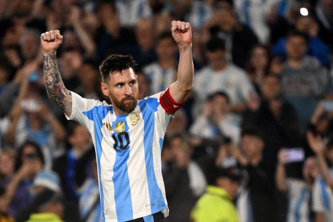 Lionel Messi je tudi v Paragvaju nogometni simbol. FOTO: Luis Robayo/AFP