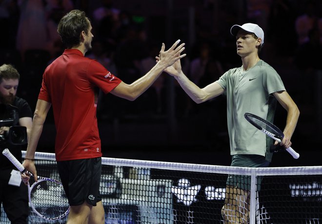 Jannik Sinner in Danil Medvedjev sta se letos pomerila že šestkrat. FOTO: Hamad I Mohammed/Reuters