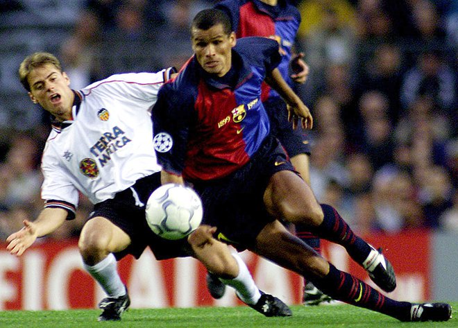 Rivaldo (desno) je užival v igri z Luisom Figom, za Barcelono pa je v letih do 1997 do 2002 igral 253 tekem in zabil1 37 golov. FOTO: Gustau Nacarino/Reuters