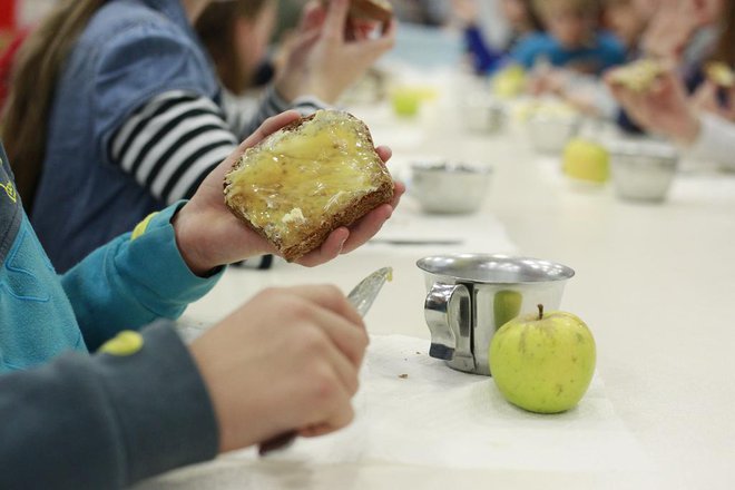 Dan slovenske hrane s tradicionalnim slovenskim zajtrkom je letos prerasel v teden slovenske hrane. FOTO: Leon Vidic/ Delo