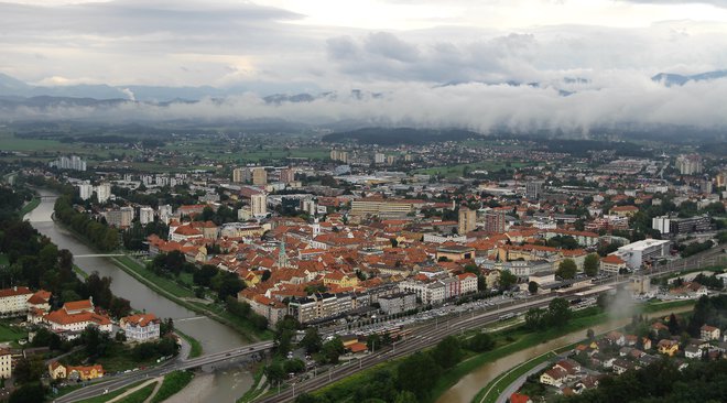 Celjski vrtci in šole bodo zaradi loterijskega srečneža dobili več denarja za investicije. FOTO: Jože Suhadolnik/Delo