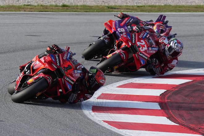 Francesco Bagnaia je odbil prvo »zaključno žogico« Jorgeja Martina. FOTO: Manaure Quintero/AFP