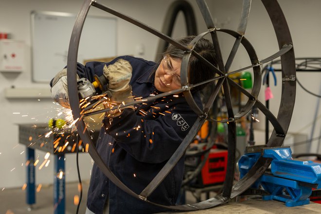 V prvem letu delovanja je Center Rog sprejel 1700 aktivnih članov, izvedel skoraj 200 delavnic, njegove delavnice in razstave pa so privabile več kot 7500 obiskovalcev. FOTO: Tine Lisjak