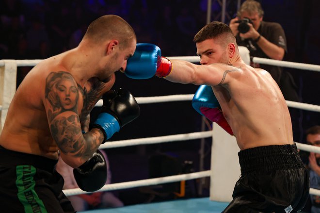 Alen Šišić (desno) je strl odpor Srđana Nikolića iz BiH. FOTO: Voranc Vogel/Delo