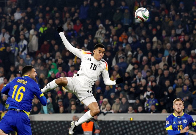 Jamal Musiala je bil posebej ponosen na svoj gol z glavo. FOTO: Heiko Becker/Reuters