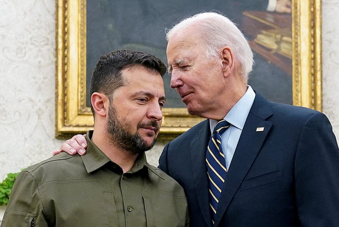 Biden in Zelenski lanskega septembra v Ovalni pisarni Bele hiše FOTO: Kevin Lamarque/Reuters