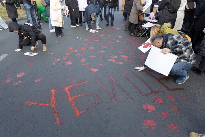 V zrušenju nadstreška 1. novembra je na kraju nesreče umrlo 14 ljudi. FOTO: Djordje Kojadinovic/Reuters