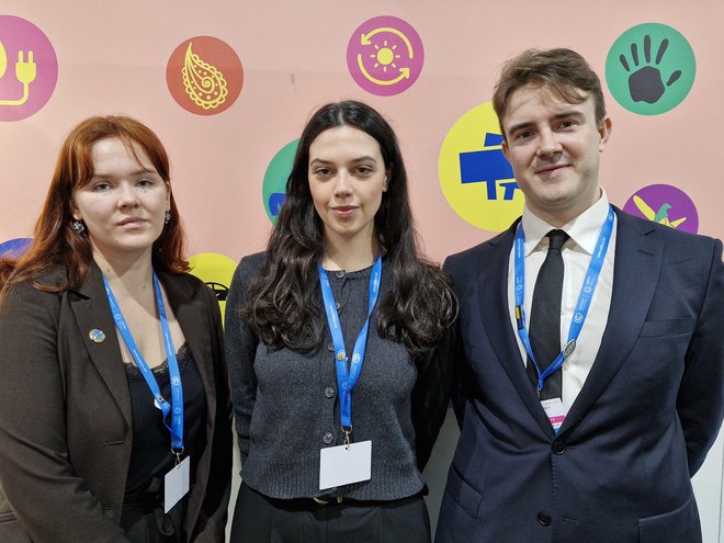 Mladi podnebni delegati si želijo, da bi bil dogovor čim bolj ambiciozen: Hanna Höijer (levo), Titi Habicht in Antti Regelin. FOTO: Maja Prijatelj Videmšek