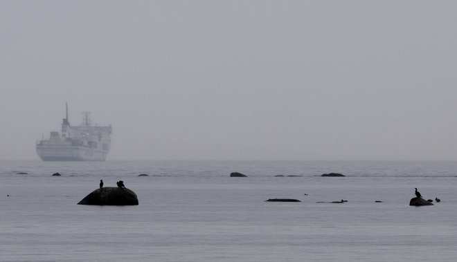 Optični kabel je dolg 1172 kilometrov in od leta 2016 prenaša komunikacije med Helsinki in nemškim Rostockom. FOTO: TT News Agency via Reuters