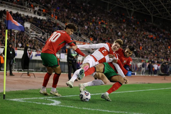 Polne tribune so v Splitu videle razburljivo tekmo Hrvaške in Portugalske. FOTO: Damir Senčar/AFP