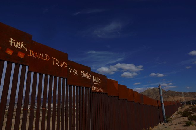 Obmejni zid med ZDA in Mehiko pri mestu Ciudad Juarez. Foto: Jose Luis Gonzalez/Reuters