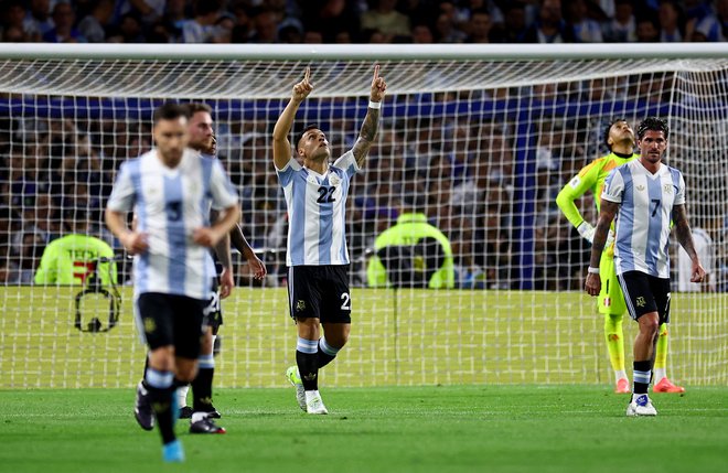 Lautaro Martinez je zabil edini gol na tekmi proti Peruju. FOTO: Agustin Marcarian/Reuters