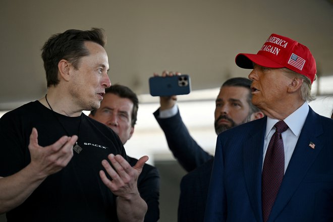 Musk je tesno sodeloval z Donaldom Trumpom na zadnjih  ameriških predsedniških volitvah. FOTO: Brandon Bell/Reuters