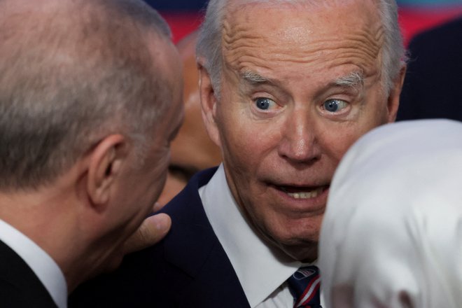 Odhajajoči ameriški predsednik Joe Biden bo Ukrajincem poslal tudi protipehotne mine. FOTO: Ricardo Moraes/Reuters