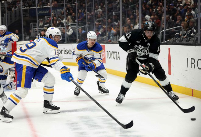 Anže Kopitar je na gol streljal šestkrat, a je gostujoči vratar Ukko-Pekka Luukkonen mrežo ohranil nedotaknjeno. FOTO: Harry How/Getty Images Via AFP