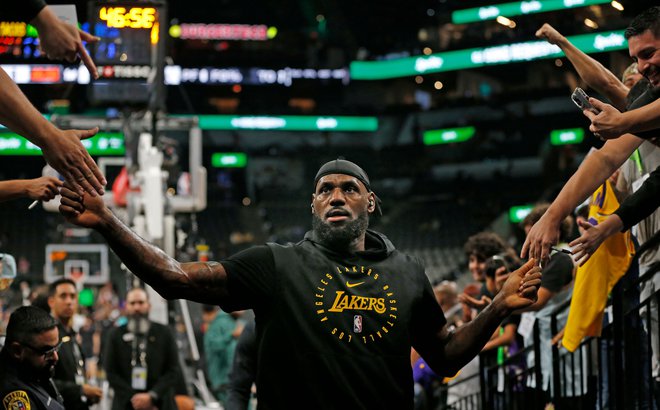 Los Angeles Lakers so dobro otvorili sezono, na štirinajstih tekmah imajo deset zmag. FOTO: Ronald Cortes/Getty Images Via AFP