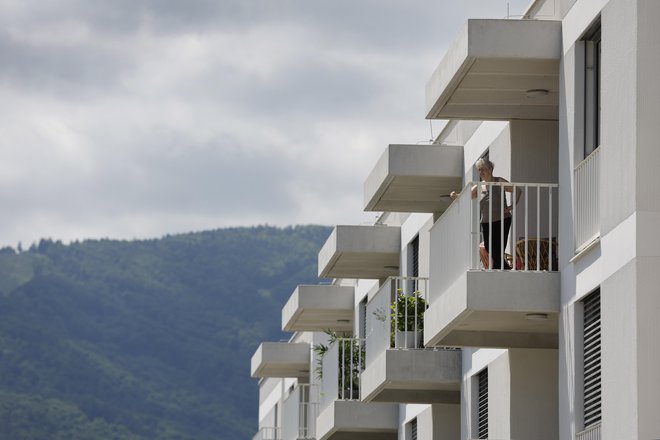 Prepoved oddajanja nepremičnin v večstanovanjskih stavbah samostojnim podjetnikom in gospodarskim družbam naj bi po napovedih sobodajalcev spodbujala sivo ekonomijo. FOTO: Leon Vidic/Delo