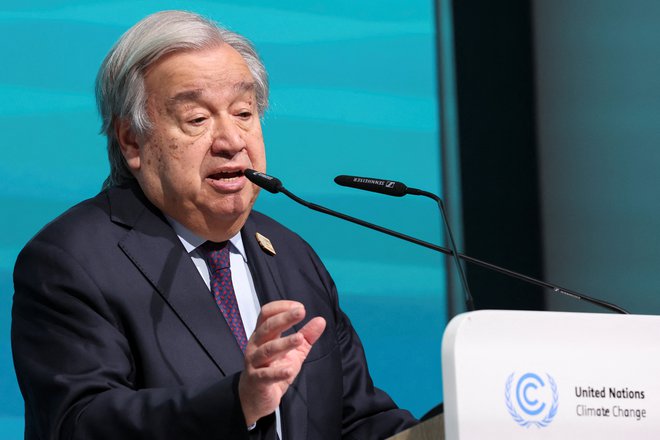 Generalni sekretar ZN Antonio Guterres, ki je po prejšnjem tednu znova obiskal Cop29, je danes po pogovoru s pogajalci ocenil, da so ti še vedno v veliki meri pri začetnih stališčih. FOTO: Murad Sezer/Reuters