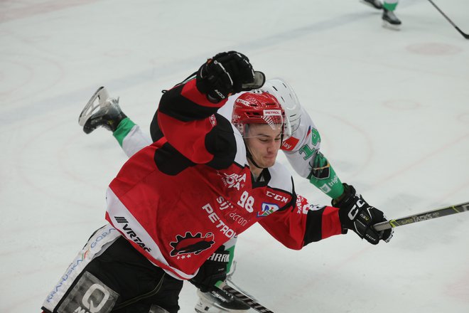 Jeseničani so izgubili proti Zell am Seeju. FOTO: Dejan Javornik