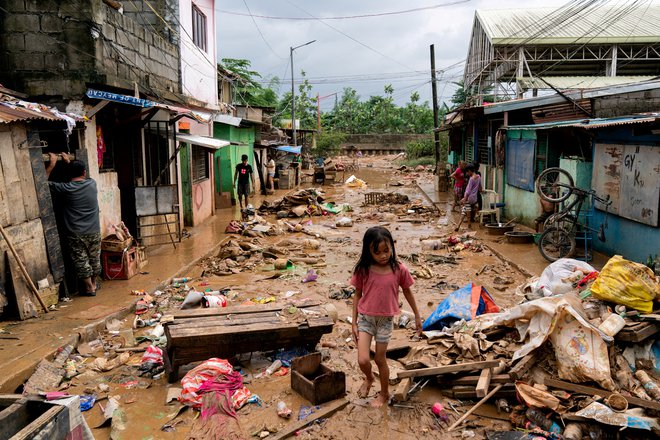 Naš planet nas bo preživel, o tem ni dvoma. Star je več kot štiri milijarde let in Zemlja bo obstajala še dolgo po tem, ko nas več ne bo. FOTO: Lisa Marie David/Reuters