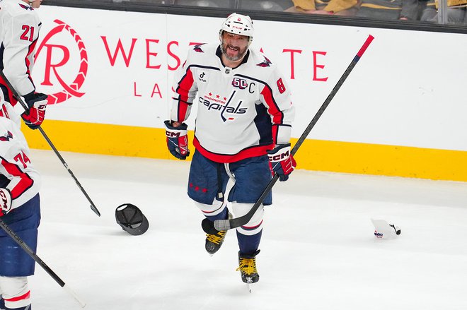 Najboljšega strelca v tej sezoni NHL Aleksandra Ovečinka je v lovu na rekorderja Wayneyja Gretzkega za dober mesec ustavila poškodba. FOTO: Stephen R. Sylvanie/Usa Today Sports Via Reuters Con