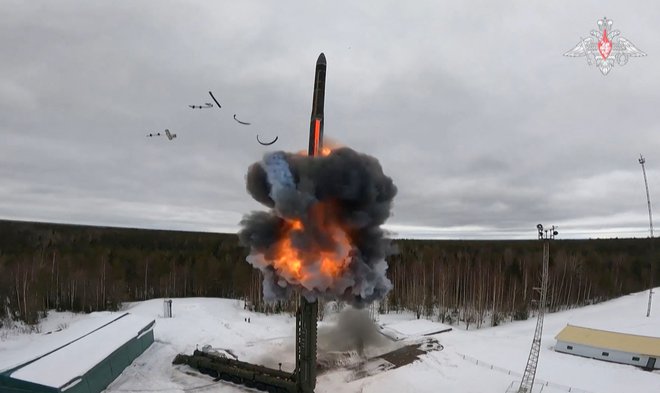 Zanimivo in po mnenju analitikov vsaj nekoliko pomirjujoče je, da je Rusija o nameri po izstrelitvi rakete obvestila ZDA prek kanalov za zmanjšanje jedrskega tveganja. FOTO:  Afp