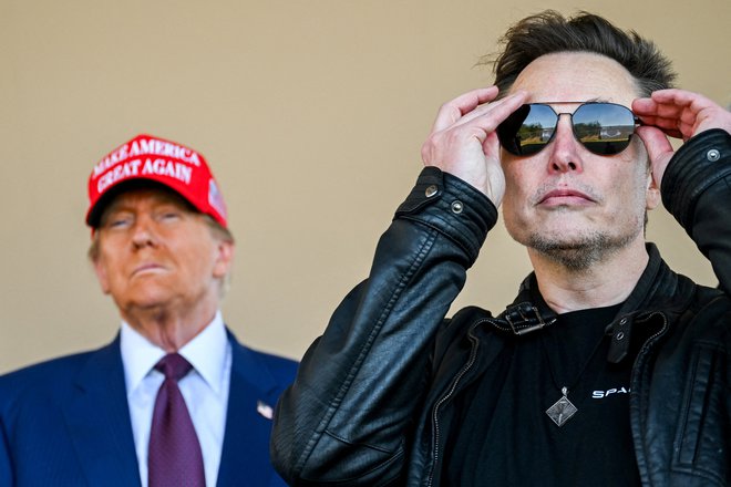 Novoizvoljeni predsednik Donald Trump in eden od najbolj vplivnih članov njegove nastajajoče administracije, milijarder Elon Musk, med nedavno izstrelitvijo rakete starship podjetja Spacex v Teksasu Foto Brandon Bell/Reuters