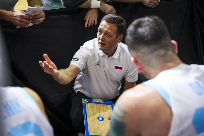 Selektor Sekulić je v drugem delu zaupal mladim, a je bilo za zmago prepozno. FOTO: Fiba