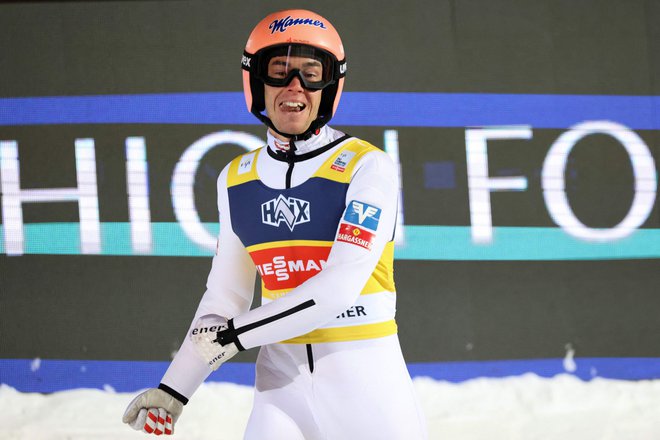 Stefan Kraft je že v prvi seriji uvodne tekme smučarskih skokov za svetovni pokal pokazal, da bo tudi v tej sezoni eden od glavnih kandidatov za končno zmago. FOTO: Geir Olsen/AFP