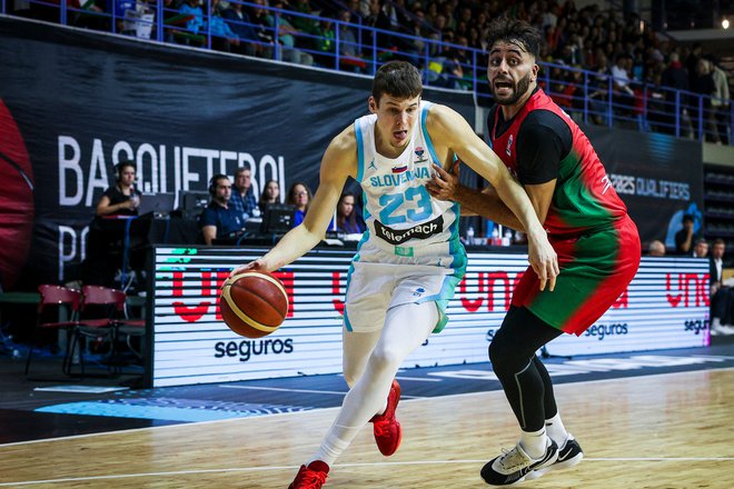 Luka Ščuka je bil del peterke, ki je v tretji četrtini zasukala potek tekme, z 11 točkami je bil drugi strelec Slovenije. Foto Fiba