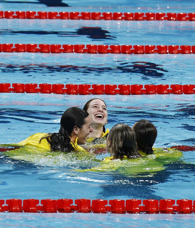 Srebrna avstralska štafeta na OI v Parizu. FOTO: Clodagh Kilcoyne/Reuters