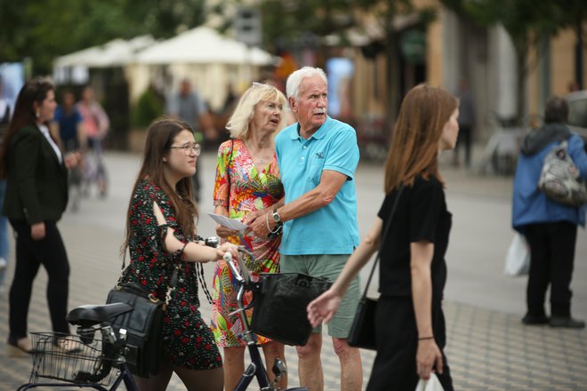 Največ prenočitev med domačimi turist so oktobra znova ustvarili gostje stari 65 let ali več. FOTO: Jure Eržen