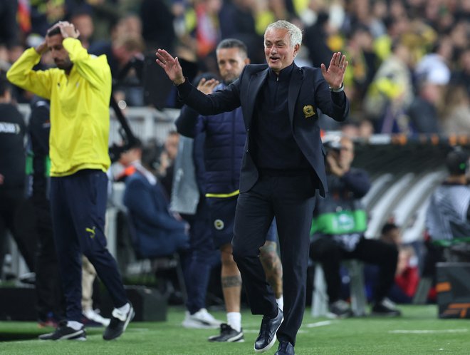 Jose Mourinho je na klop Fenerbahčeja sedel julija. FOTO: Murad Sezer/Reuters