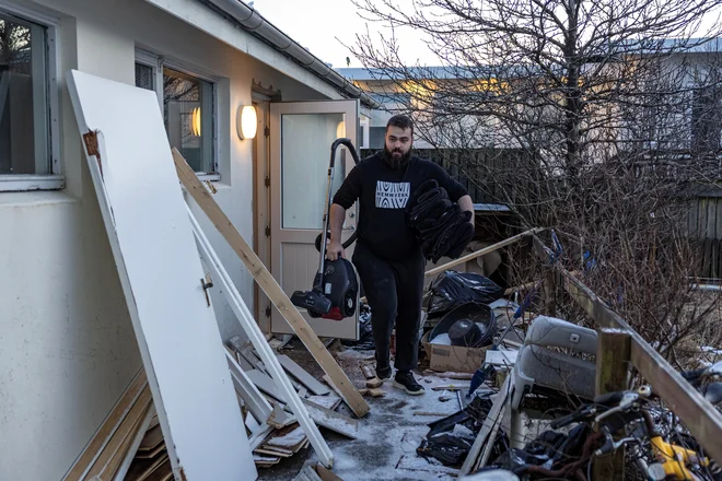 Prebivalci ribiškega mesta Grindavik so bili lani decembra prvič, a ne zadnjič evakuirani zaradi vulkanske dejavnosti. FOTO: Marko Djurica/Reuters