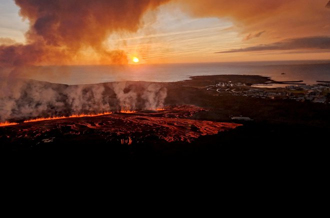 Na Islandiji je 33 aktivnih vulkanskih sistemov, kar je največ v Evropi. FOTO: Icelandic Coast Guard/Reuters