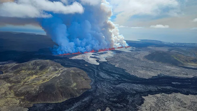 29. maja so iz satelitskih posnetkov zaznali vulkanski smog, sestavljen iz sulfatnih ionov. FOTO: Handout/Icelandic Coast Guard/AFP