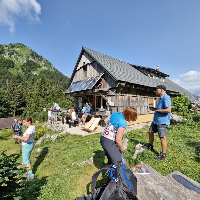 Narava v Sloveniji privabi tudi večino turistov, a ko se obrne proti nam, postane sovražnica. FOTO: Borut Tavčar/Delo