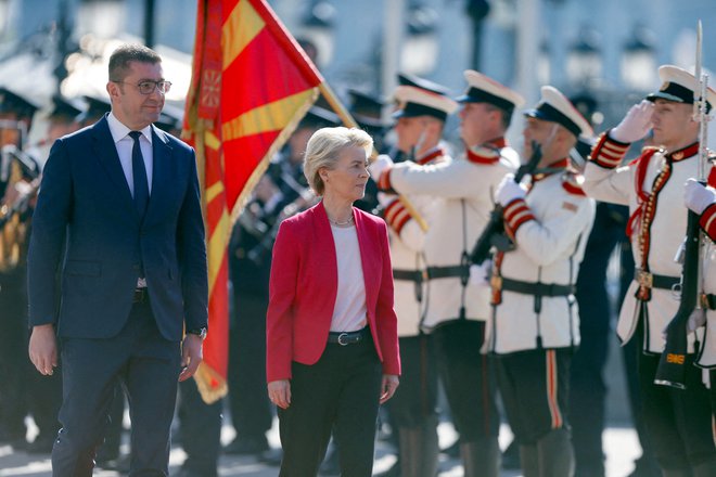 Ursula von der Leyen je oktobra obiskala Skopje. FOTO: Ognen Teofilovski/Reuters