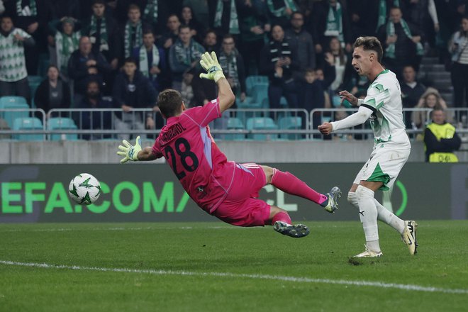 Olimpija drevi lahko že potrdi napredovanje med 24 najboljši, lahko pa tudi rtačina na strelca dveh golov v skupinskem delu tekmovanja Alexa Blanca. FOTO: Leon Vidic/Delo