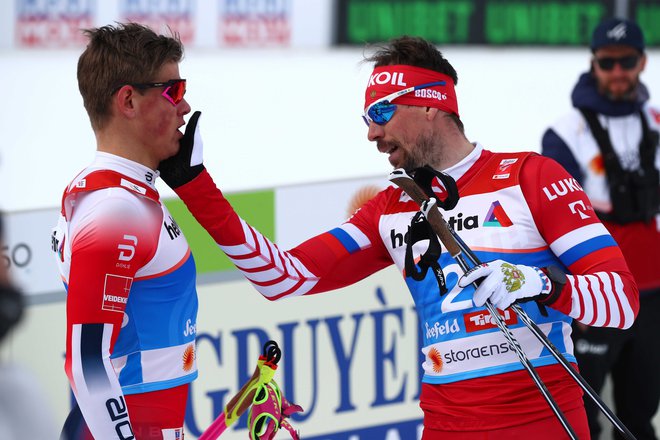 Velika tekmeca Norvežan Johannes Hoesflot Klaebo in Rus Jevgenij Ustjugov. FOTO: Lisi Niesner/Reuters