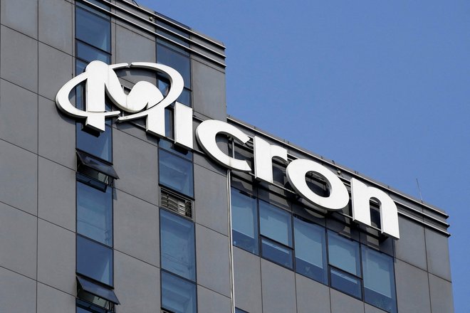 Micron je znan po visokih kapitalskih investicijah (CPEX), saj trenutno vloži 8,4 milijarde dolarjev v svojo infrastrukturo. Foto Aly Song/Reuters