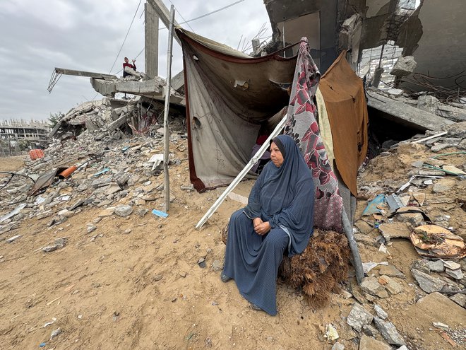 V Gazi se vojna nadaljuje. FOTO: Mohammed Salem/Reuters