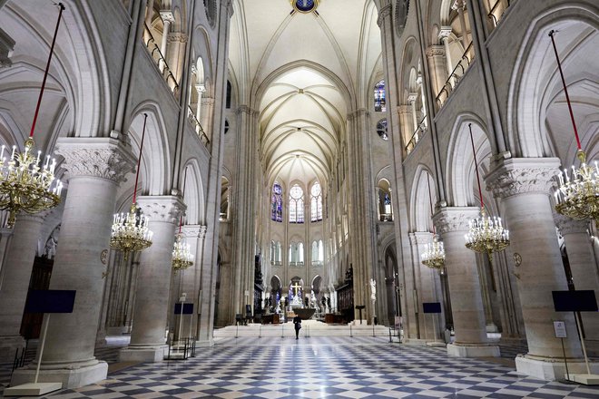 Ladja notredamske katedrale da današnji dan, 29. novembra 2024 FOTO: Stephane De Sakutin/AFP