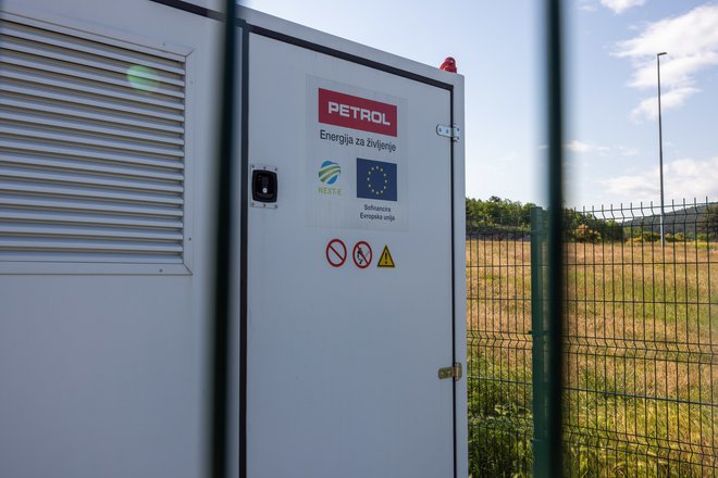 S 100-% obnovljivo energijo v svojih polnilnicah Petrol vodi prehod v trajnostno mobilnost. FOTO: Petrol