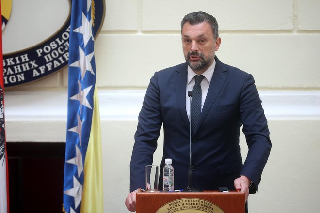 Za odgovorna veljata predvsem predsedujoča svetu ministrov BiH Borjano Krišto in zunanji minister BiH Elmedin Konaković (na fotografiji). FOTO: Armin Durgut/Delo