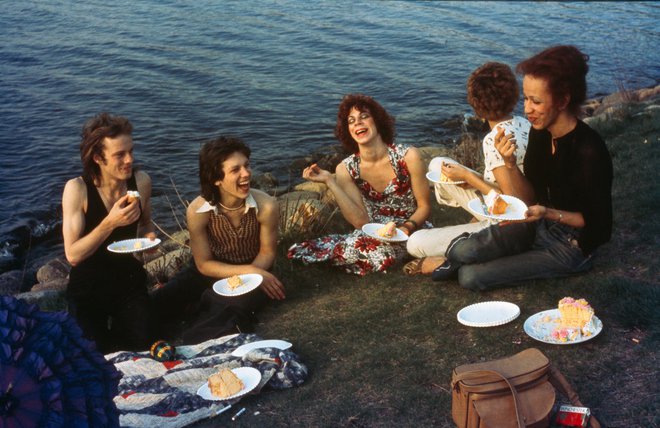 Nan Goldin: Piknik na promenadi, Boston, 1973, fotografija iz serije Druga stran