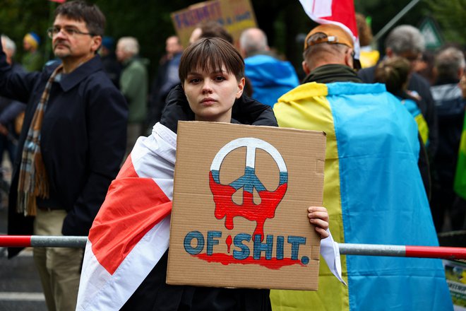 Slovenske rusofile sta še posebej razvnela vstopa Finske in Švedske v Nato, češ da je zdaj Rusija obkoljena s sovražniki. FOTO: Christian Mang/Reuters