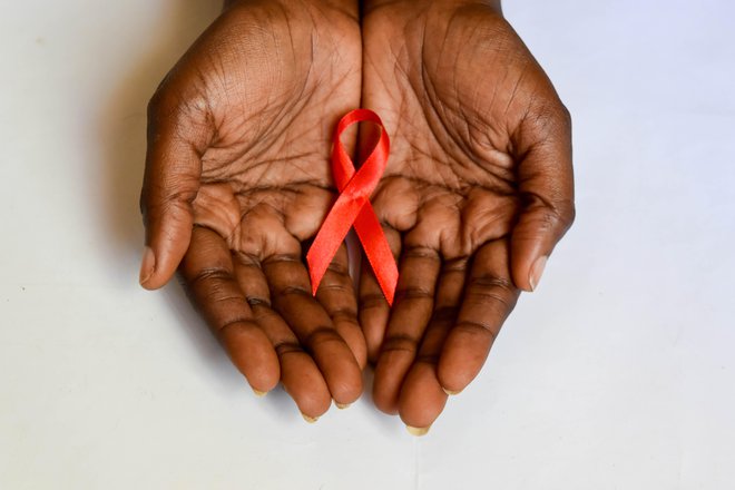 Po svetu je lani živelo okoli 39,9 milijona ljudi, okuženih z virusom HIV. FOTO: Shutterstock 

 